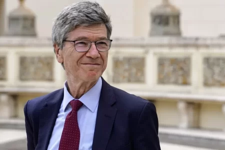 JEFFREY SACHS ALERTA SOBRE O RISCO DE GUERRA TOTAL ENTRE O OCIDENTE E A RÚSSIA