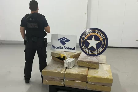 Receita apreende 276 kg de cocaína escondidos em carga de frango no Porto de Itaguaí