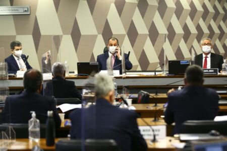 GILMAR MENDES ANULA ARQUIVAMENTO DE AÇÃO CONTRA BOLSONARO