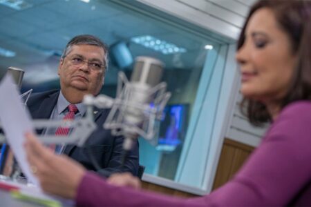 FLÁVIO DINO DEFENDE ‘INTENSIFICAR FISCALIZAÇÃO’ NOS CLUBES DE TIRO. ‘EXISTE LIBERDADE DE MATAR?’