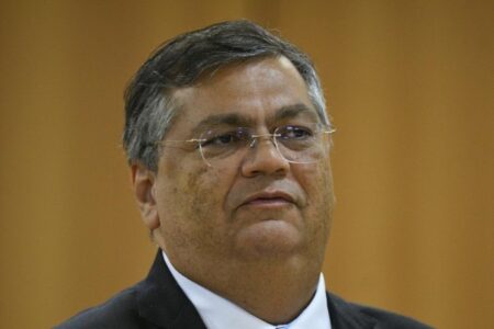 DINO DIZ QUE “AINDA NÃO VÊ RAZÃO” PARA PRISÃO PREVENTIVA DE BOLSONARO