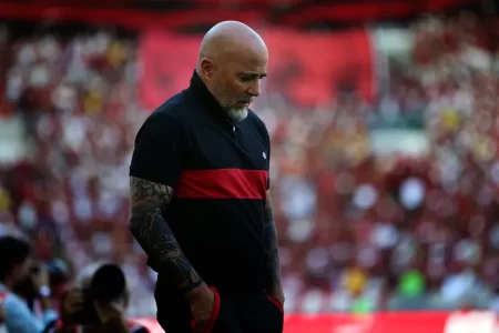 Flamengo sofreu o mesmo número de gols no Brasileirão do que Palmeiras e Botafogo somados; veja números