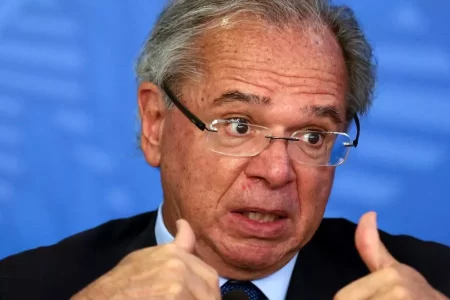 PAULO GUEDES ELOGIA LULA E DILMA EM AULA NO YOUTUBE