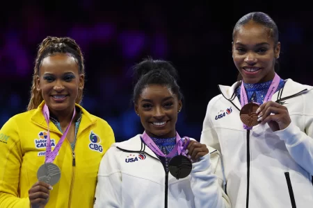 GINÁSTICA VIVE NOVO MOMENTO COM PÓDIO FORMADO APENAS POR NEGRAS