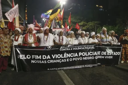 POLÍTICAS TÊM FALHADO NO FIM DAS DESIGUALDADES RACIAIS, DIZ ECONOMISTA