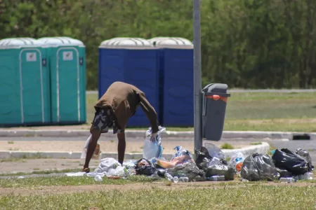 GOVERNO CRIA PONTOS DE HIGIENE PARA POPULAÇÃO EM SITUAÇÃO DE RUA