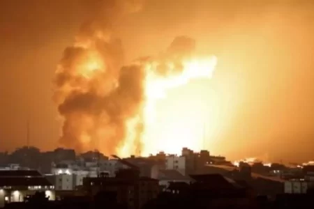 SEMANA COMEÇA COM ATAQUES AÉREOS ISRAELENSES EM GAZA