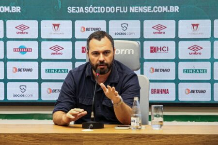 PRESIDENTE DO FLUMINENSE CRITICA GRAMADOS SINTÉTICOS: “PREFEREM FAZER SHOWS. PREFIRO TÍTULOS”