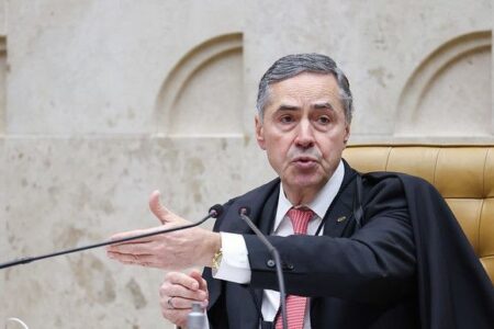 BARROSO VOLTOU A DIZER QUE AS INSTITUIÇÕES FUNCIONAM “NA MAIS PLENA NORMALIDADE, COM CONVIVÊNCIA HARMONIOSA E PACÍFICA”