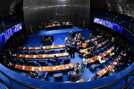 DE PAI PARA FILHO: HOMENS E HERDEIROS POLÍTICOS SÃO MAIORIA NO SENADO