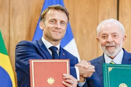 BRASIL E FRANÇA ASSINAM 21 ACORDOS EM VISITA DE MACRON