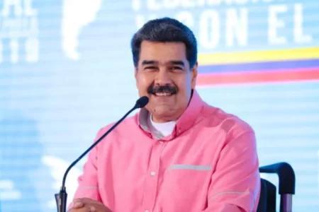 MADURO ANUNCIA “LEI CONTRA O FASCISMO” PARA PUNIR OPOSITORES