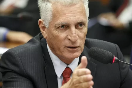 COMITIVA BRASILEIRA QUE VAI DISCUTIR ATAQUES À DEMOCRACIA EMBARCA PARA OS EUA