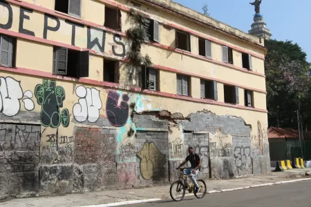 CRACOLÂNDIA: FATOR FAVELA REDUZ VALOR DAS DESAPROPRIAÇÕES DOS IMÓVEIS