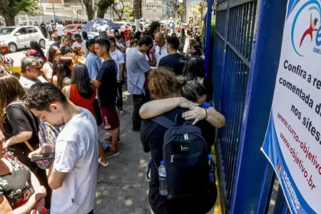 CAI A DIFERENÇA NO DESEMPENHO ENTRE ALUNOS DE ESCOLAS PÚBLICAS E PRIVADAS NO ENEM