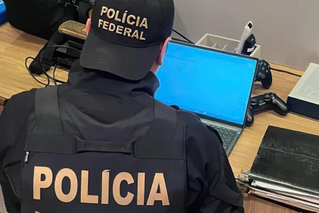 PF AVANÇA EM INVESTIGAÇÃO SOBRE FRAUDES EM CARTÕES DE VACINA