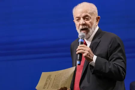 LULA DIZ QUE GOVERNO VAI ‘SOCIALIZAR’ INFORMAÇÕES DOS MINISTÉRIOS: ‘ACABOU O SILÊNCIO DE DADOS’
