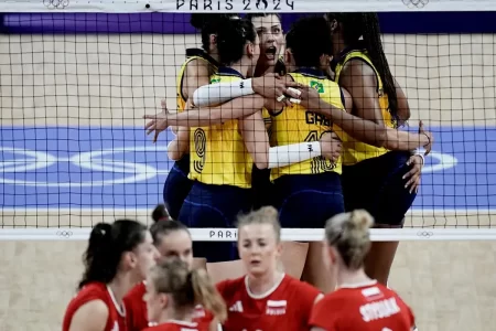 BRASIL BATE POLÔNIA PARA GARANTIR MELHOR CAMPANHA DO VÔLEI NA 1ª FASE