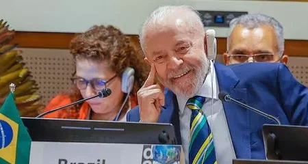 ‘A DEMOCRACIA VIVE HOJE SEU MOMENTO MAIS CRÍTICO DESDE A II GUERRA MUNDIAL’, DIZ LULA