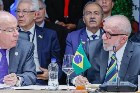 LULA SE REÚNE COM MAURO VIEIRA APÓS ADIAMENTO DA REPATRIAÇÃO DE BRASILEIROS NO LÍBANO