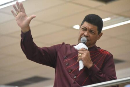 JUSTIÇA PENHORA TVS E ATÉ GUITARRA DA IGREJA DO APÓSTOLO VALDEMIRO