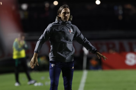 ENTREGOU? ZUBELDÍA AVALIA POUPAR TITULARES CONTRA O BOTAFOGO