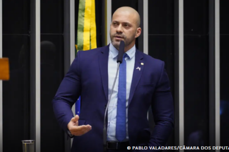 MORAES CONCEDE LIBERDADE CONDICIONAL A DANIEL SILVEIRA