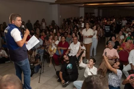 POPULAÇÃO LOTA AUDIÊNCIA PÚBLICA PARA DISCUTIR COMBATE AO CRACK EM CABO FRIO