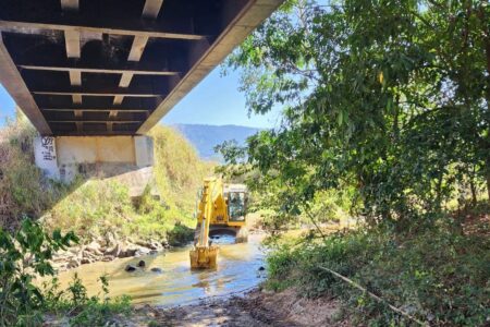 GOVERNO DE JAPERI INVESTE EM LIMPEZA DE RIOS PARA PREVENÇÃO DE DESASTRES NATURAIS