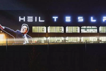 VENDAS DA TESLA DESPENCAM NA ALEMANHA APÓS APOIO DO NAZISTA ELON MUSK À EXTREMA DIREITA
