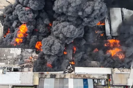 PAES DIZ QUE ESCOLAS DE SAMBA AFETADAS POR INCÊNDIO NÃO SERÃO REBAIXADAS
