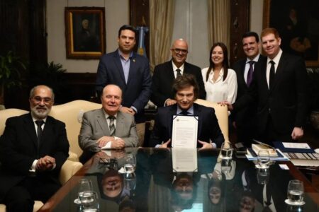 MILEI É ESCOLHIDO “ECONOMISTA DO ANO” PELA ORDEM DOS ECONOMISTAS DO BRASIL