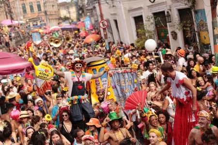 EMBAIXADA AMERICANA FAZ ALERTA DE SEGURANÇA A TURISTAS QUE PASSARÃO CARNAVAL NO BRASIL