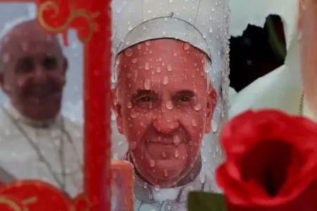 APÓS “INSUFICIÊNCIA RESPIRATÓRIA AGUDA”, PAPA FRANCISCO É LIBERADO DA VENTILAÇÃO MECÂNICA