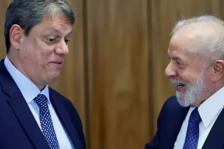 PESQUISA ATLASINTEL APONTA LULA EMPATADO COM TARCÍSIO EM EVENTUAL 2º TURNO EM 2026