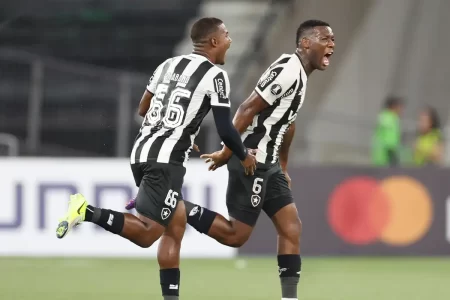 BOTAFOGO VENCE PRIMEIRA NA COPA LIBERTADORES