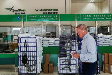 ‘BULLYING COMERCIAL’: HONG KONG ROMPE SERVIÇO POSTAL COM OS EUA EM MEIO A TARIFAÇO DE TRUMP